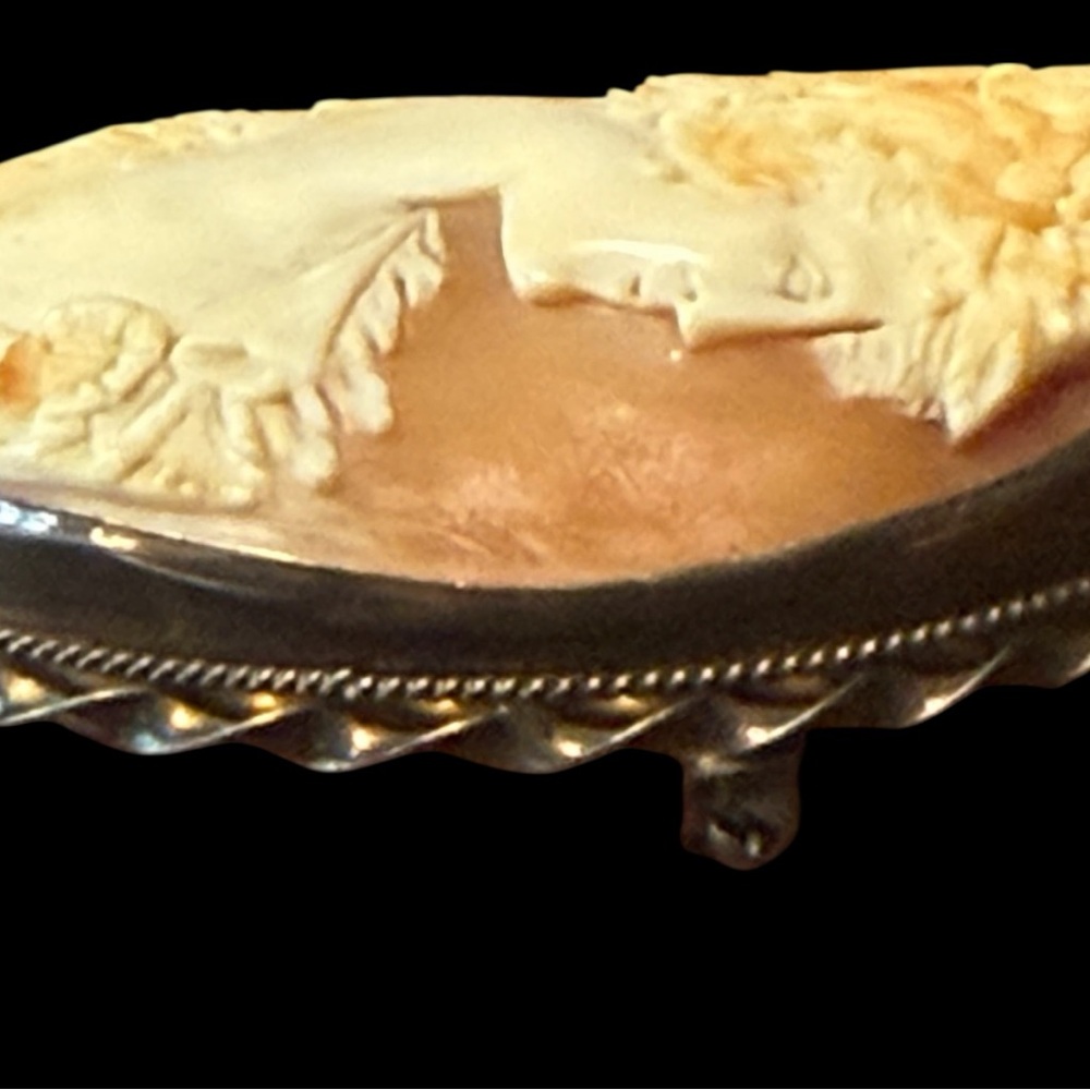 Antique carved shell cameo brooch of floral motifs, 10k GF setting Italy. - Picture 4 of 8
